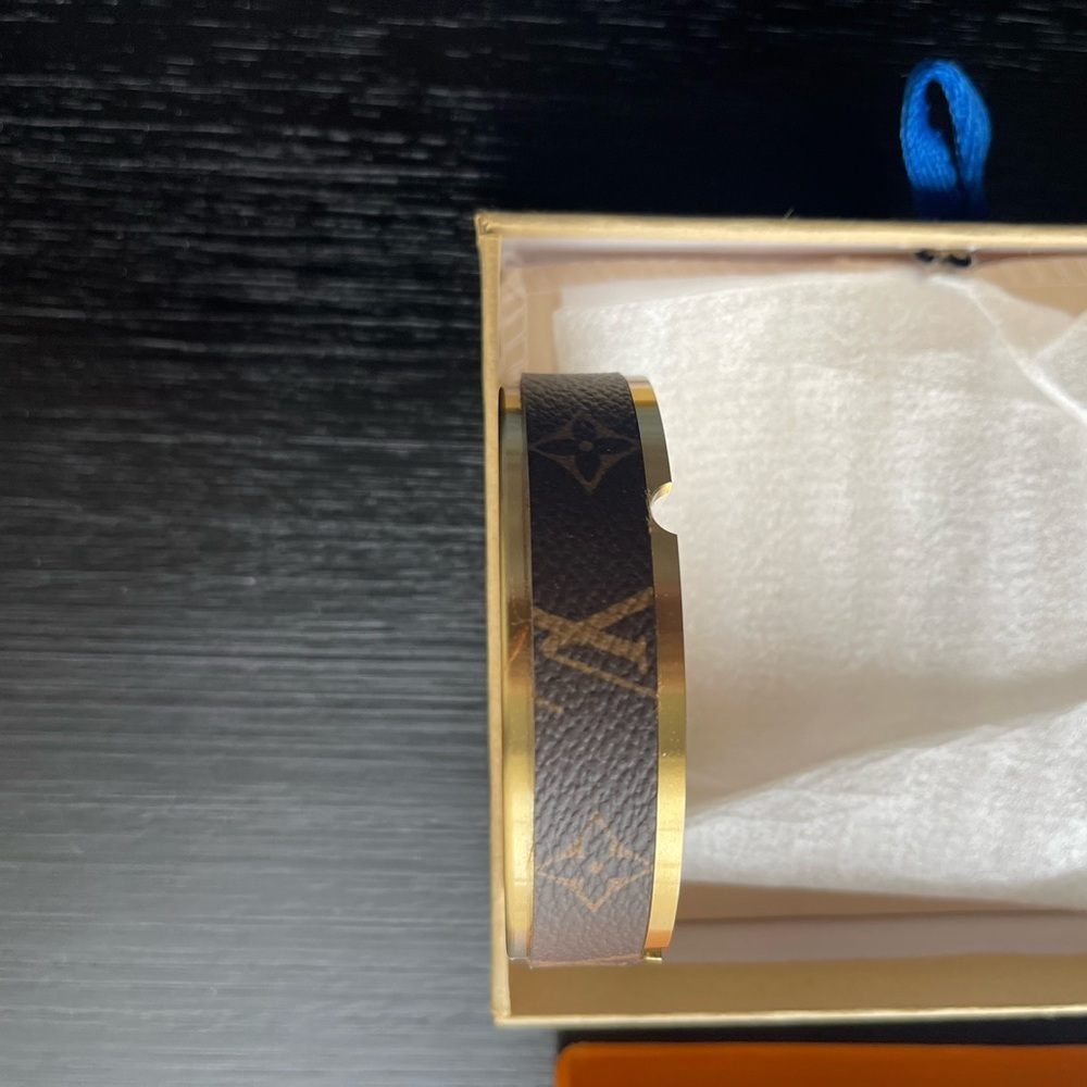 Elegant brass Upcycled lv ashtray - Picture 8 of 11